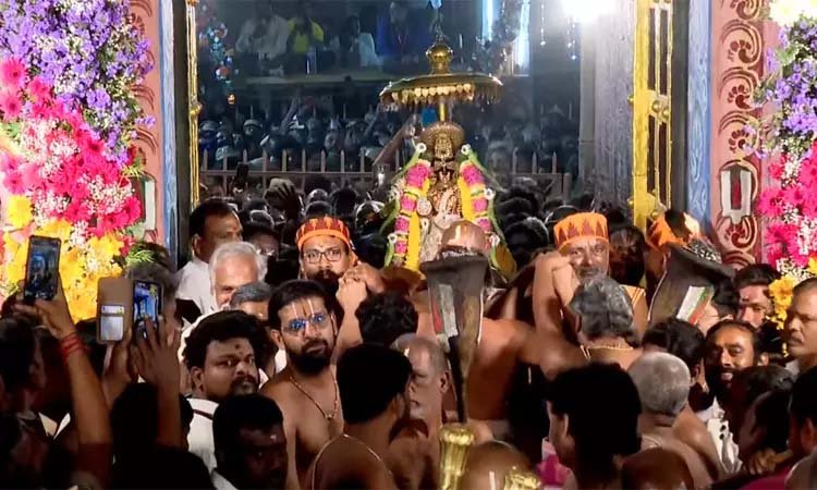 வைகுண்ட ஏகாதசி: பெருமாள் கோவில்களில்  சொர்க்க வாசல் திறப்பு - பக்தர்கள் பரவசம்